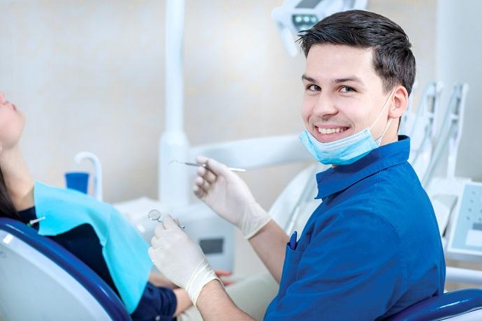centro-dental-innova-clinica-dental-aviles-clinica-dental-de-confianza-dueño-odontologo