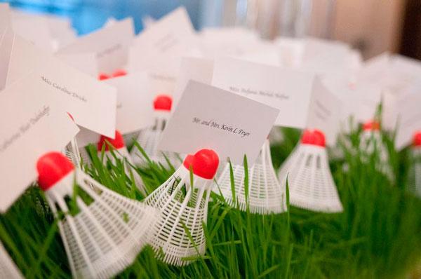 pluma de badminton para poner la tarjetas marcasitios de una boda