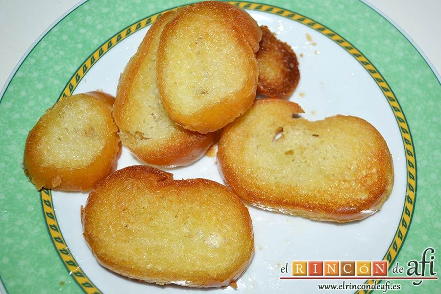 Sopa de hierbabuena, reservarlas en un plato