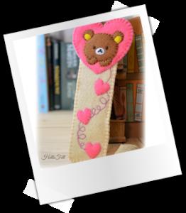 Patrones y tutoriales gratuitos: marcapáginas de fieltro oso corazón