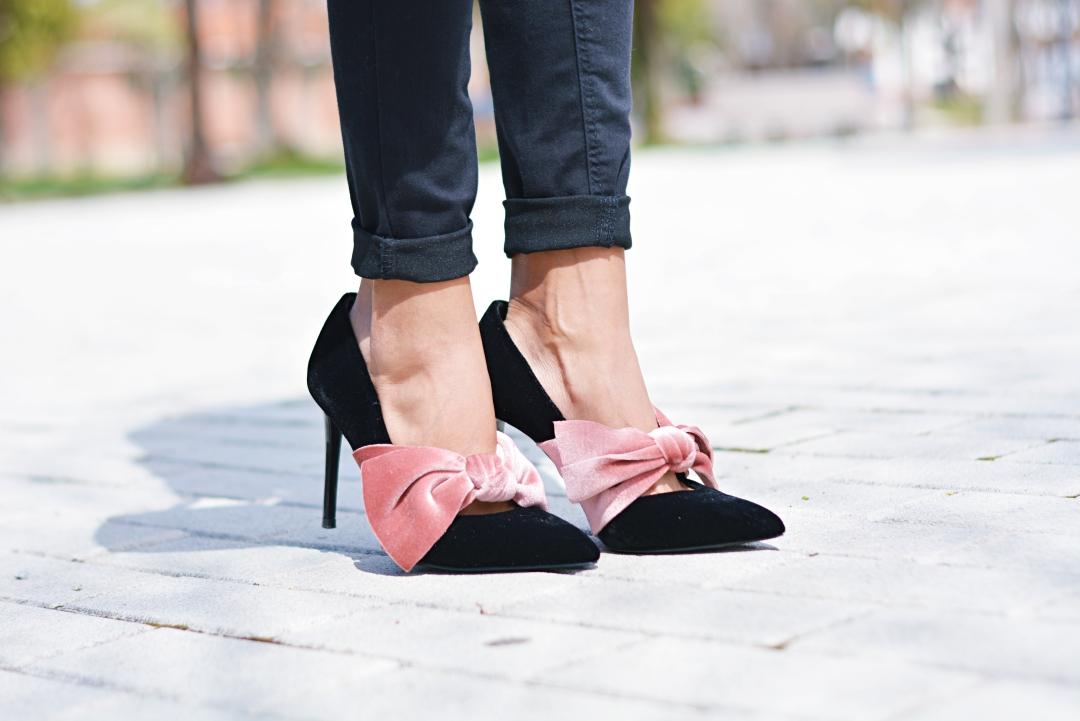 Zapatos stiletto con lazo