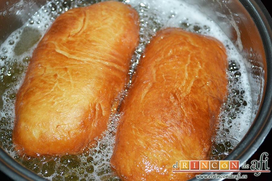 Xuxos rellenos de crema pastelera, dorarlos por todas partes