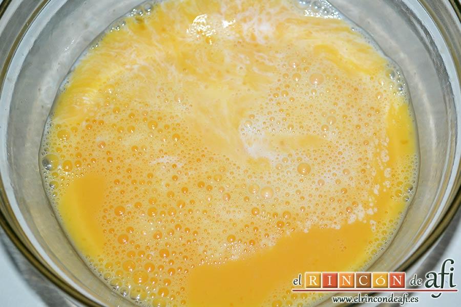 Xuxos rellenos de crema pastelera, añadir la mezcla de leche y levadura fresca