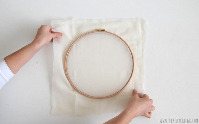 campo de flores prensadas en bastidor para bordar