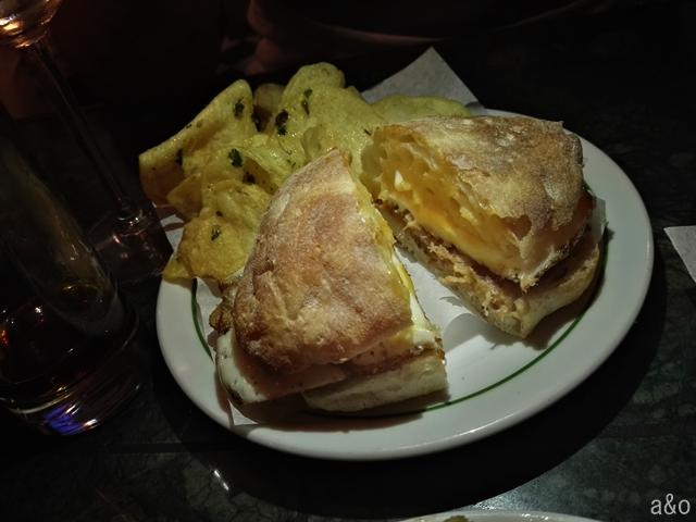 Oporto a través de las francesinhas y las torradas