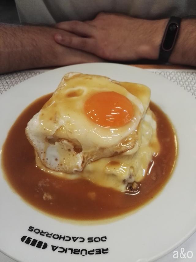 Oporto a través de las francesinhas y las torradas