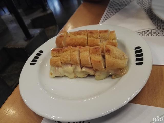 Oporto a través de las francesinhas y las torradas