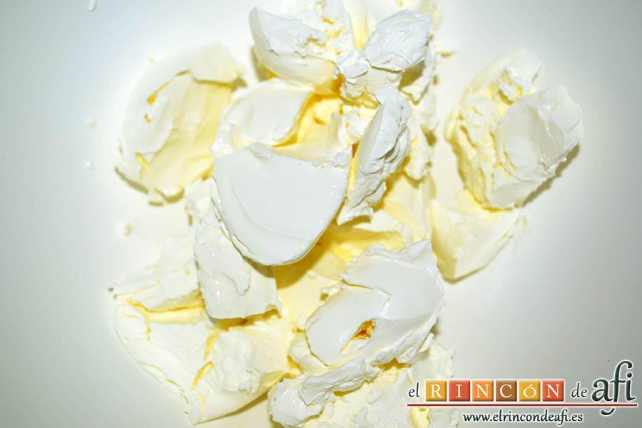 Chocotarta, poner en un bol el queso crema
