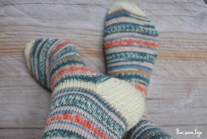 Tejer calcetines con agujas de doble punta