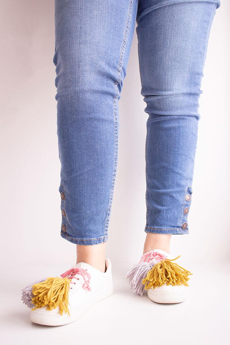diy zapatillas con pompones