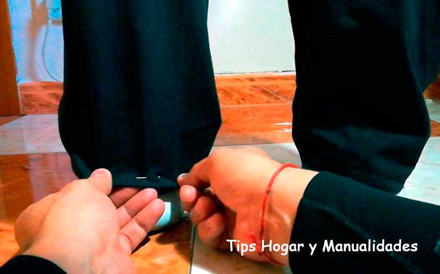 Subir los bajos de un pantalón