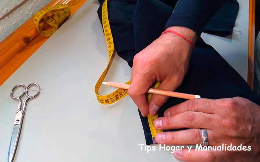 Subir los bajos de un pantalón