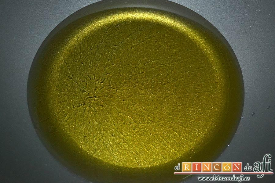 Rosquillas tradicionales, calentar una mezcla de aceite de oliva y girasol