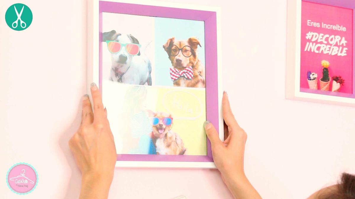 Coloca tu diseño en el marco y cuelgalo en tu pared favorita