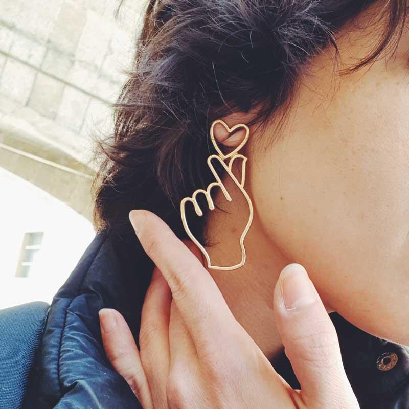 Pendientes de mujer corazón y mano