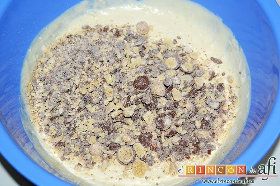 Mousse de Maltesers, añadirlos a la mezcla de la leche condenada con la nata (crema de leche) y las yemas