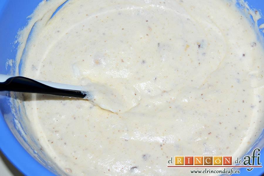 Mousse de Maltesers, mezclar con movimientos envolventes