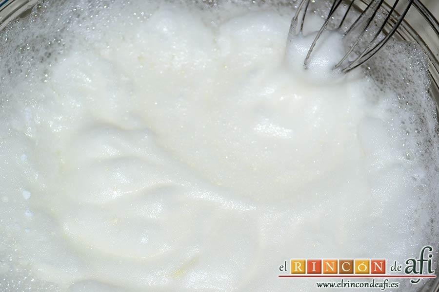 Mousse de Maltesers, en otro bol montar las claras con una pizca de sal