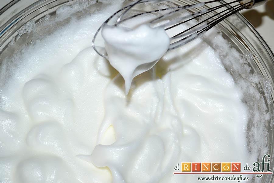 Mousse de Maltesers, cuando empiece a tener consistencia añadir azúcar glass y seguir montando