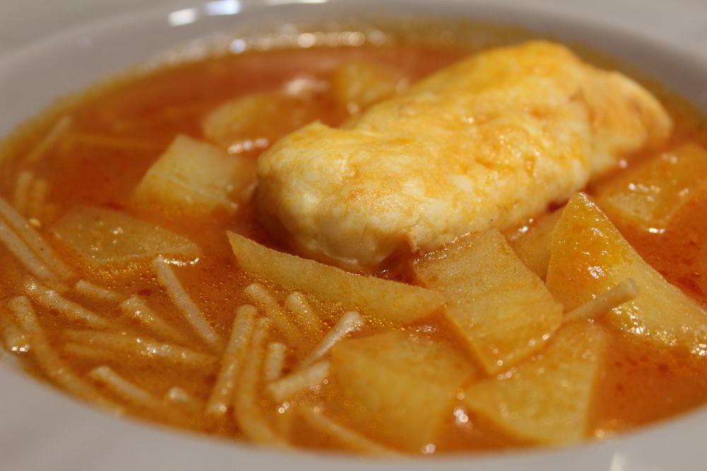 Sopa-de-merluza-con-patatas-y-pasta