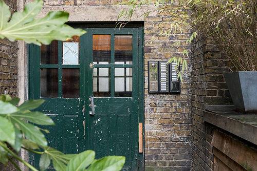 AN20 enter loft house