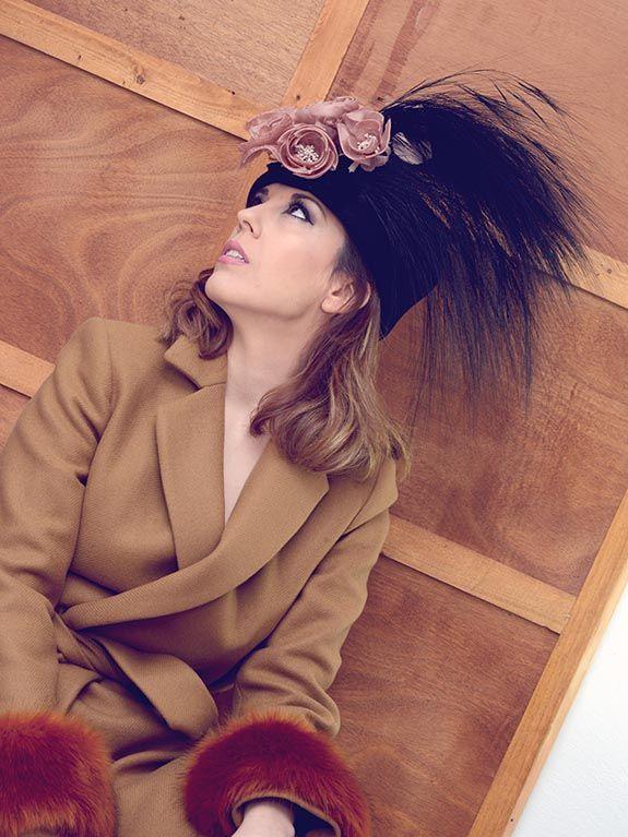 Rever to Dream tocados de novia e invitada plumas