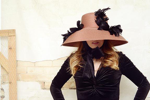 Rever to Dream tocados de novia e invitada plumas