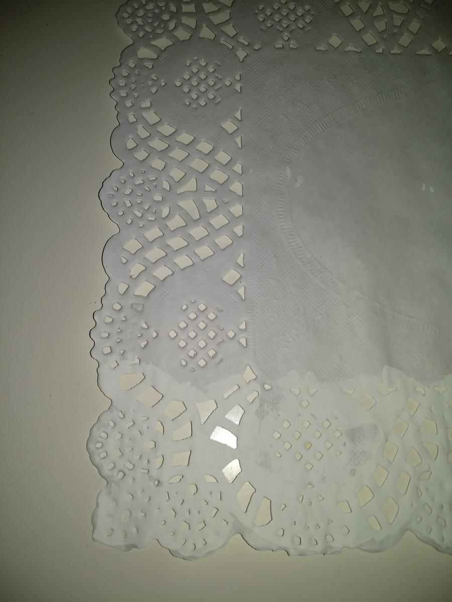 decorar-mesita-blonda-como-stencil