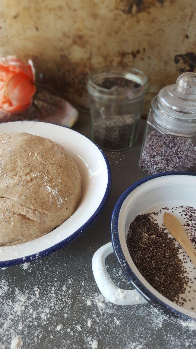 Pizza integral con brandada de bacalao y piña