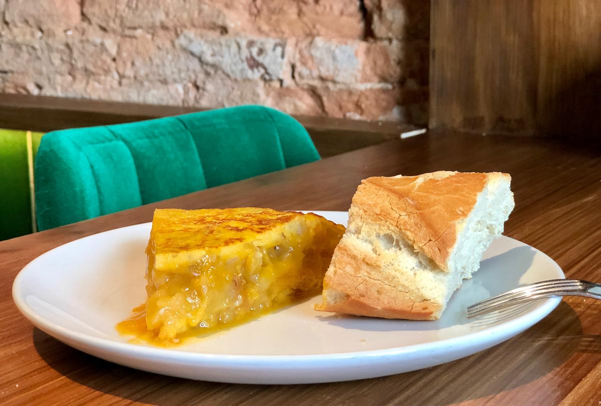 Tortilla de patata rellena de Salitre en Santander