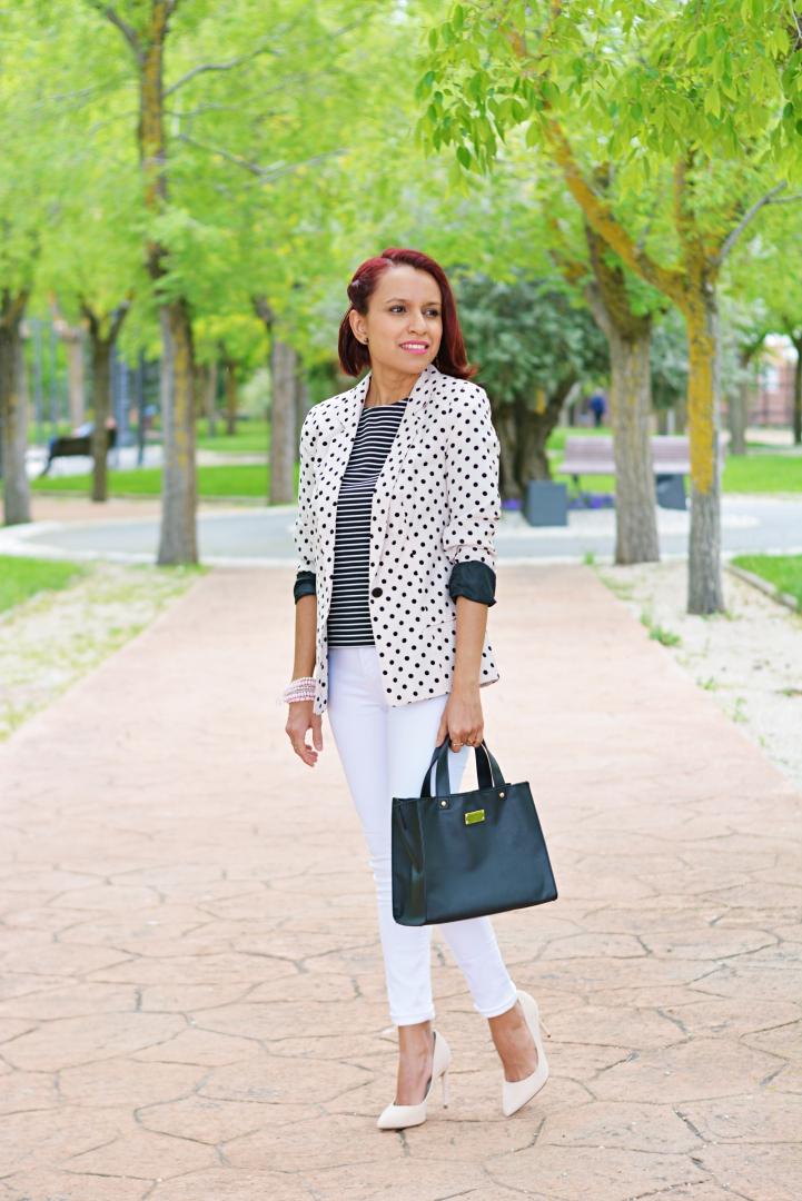 Outfit casual con lunares