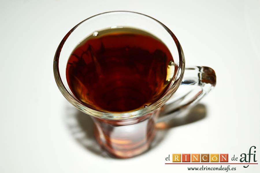 Pollo asado con chalotas, champiñones y uvas, preparar el vino dulce