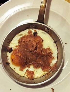 Trufa blanca con huevos