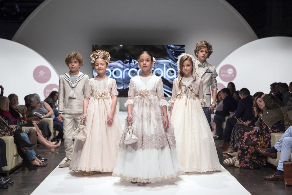 TENDENCIAS EN MODA DE VESTIDOS DE COMUNIÓN Y TRAJES 2018 - 2019 Foto de %title