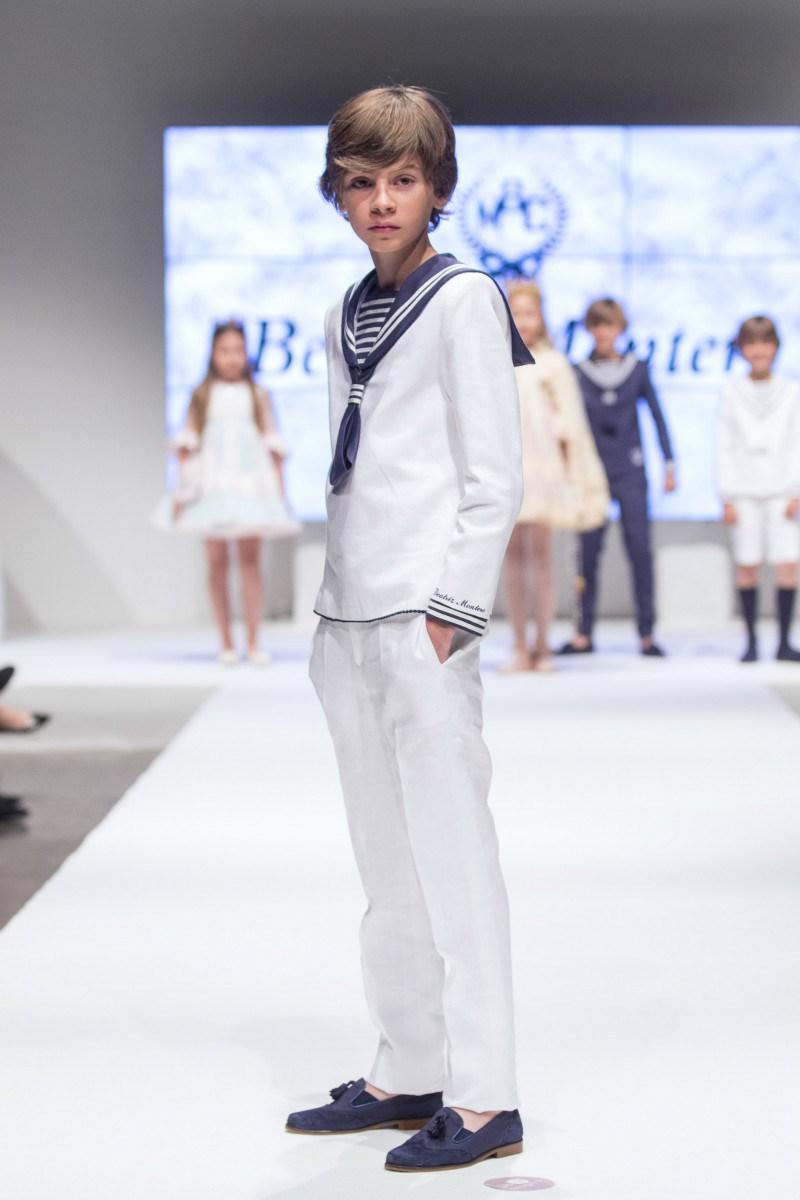 TENDENCIAS EN MODA DE VESTIDOS DE COMUNIÓN Y TRAJES 2018 - 2019 Foto de %title