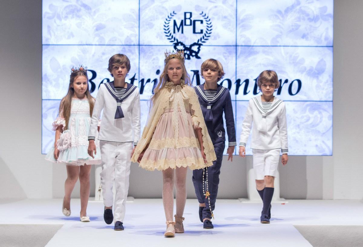 TENDENCIAS EN MODA DE VESTIDOS DE COMUNIÓN Y TRAJES 2018 - 2019 Foto de %title