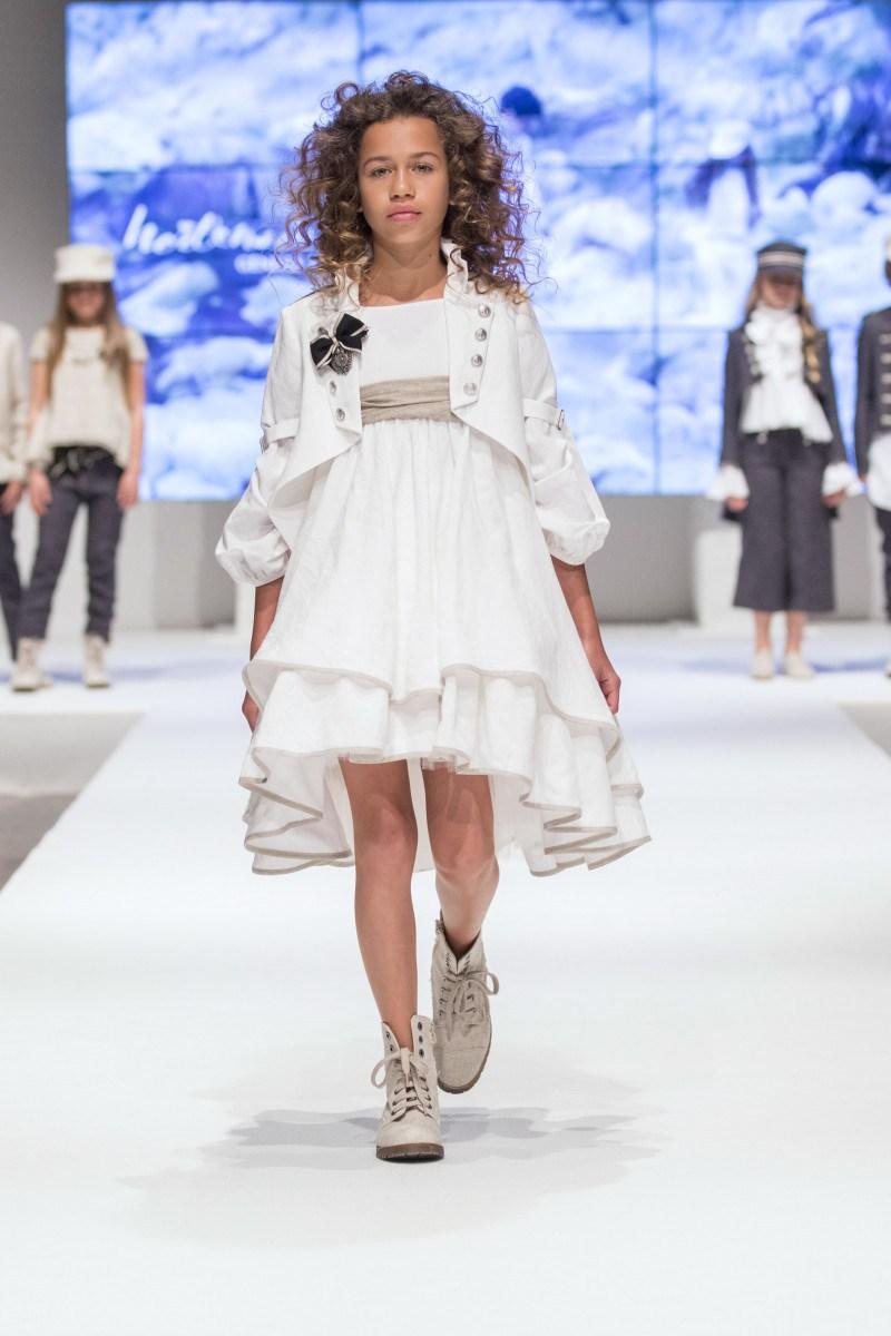 TENDENCIAS EN MODA DE VESTIDOS DE COMUNIÓN Y TRAJES 2018 - 2019 Foto de %title