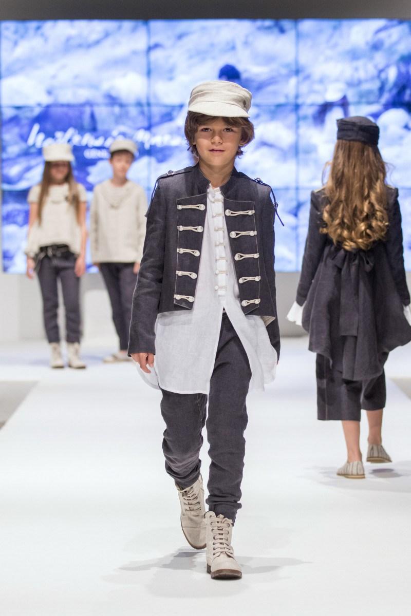 TENDENCIAS EN MODA DE VESTIDOS DE COMUNIÓN Y TRAJES 2018 - 2019 Foto de %title