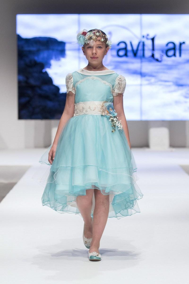 TENDENCIAS EN MODA DE VESTIDOS DE COMUNIÓN Y TRAJES 2018 - 2019 Foto de %title