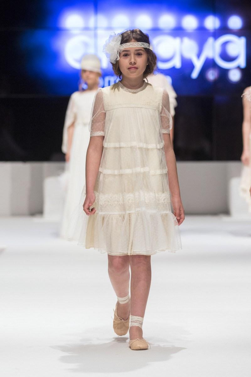 TENDENCIAS EN MODA DE VESTIDOS DE COMUNIÓN Y TRAJES 2018 - 2019 Foto de %title