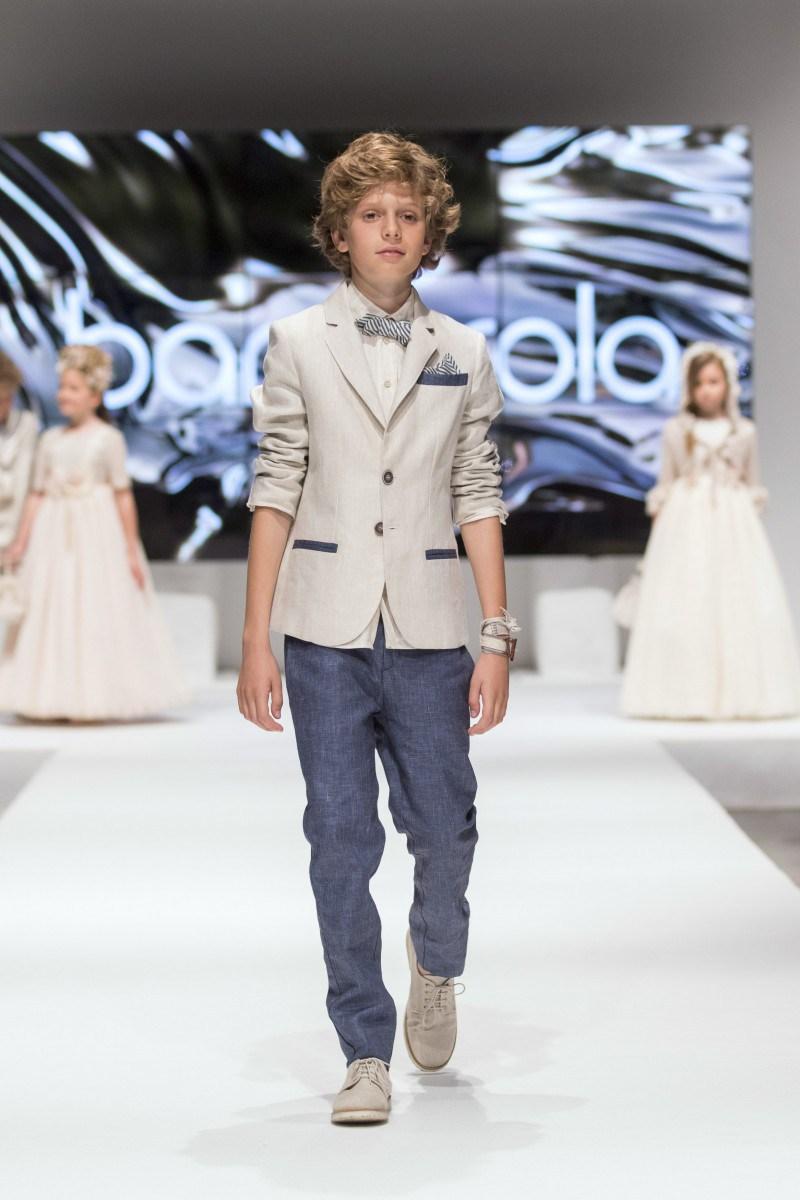 TENDENCIAS EN MODA DE VESTIDOS DE COMUNIÓN Y TRAJES 2018 - 2019 Foto de %title