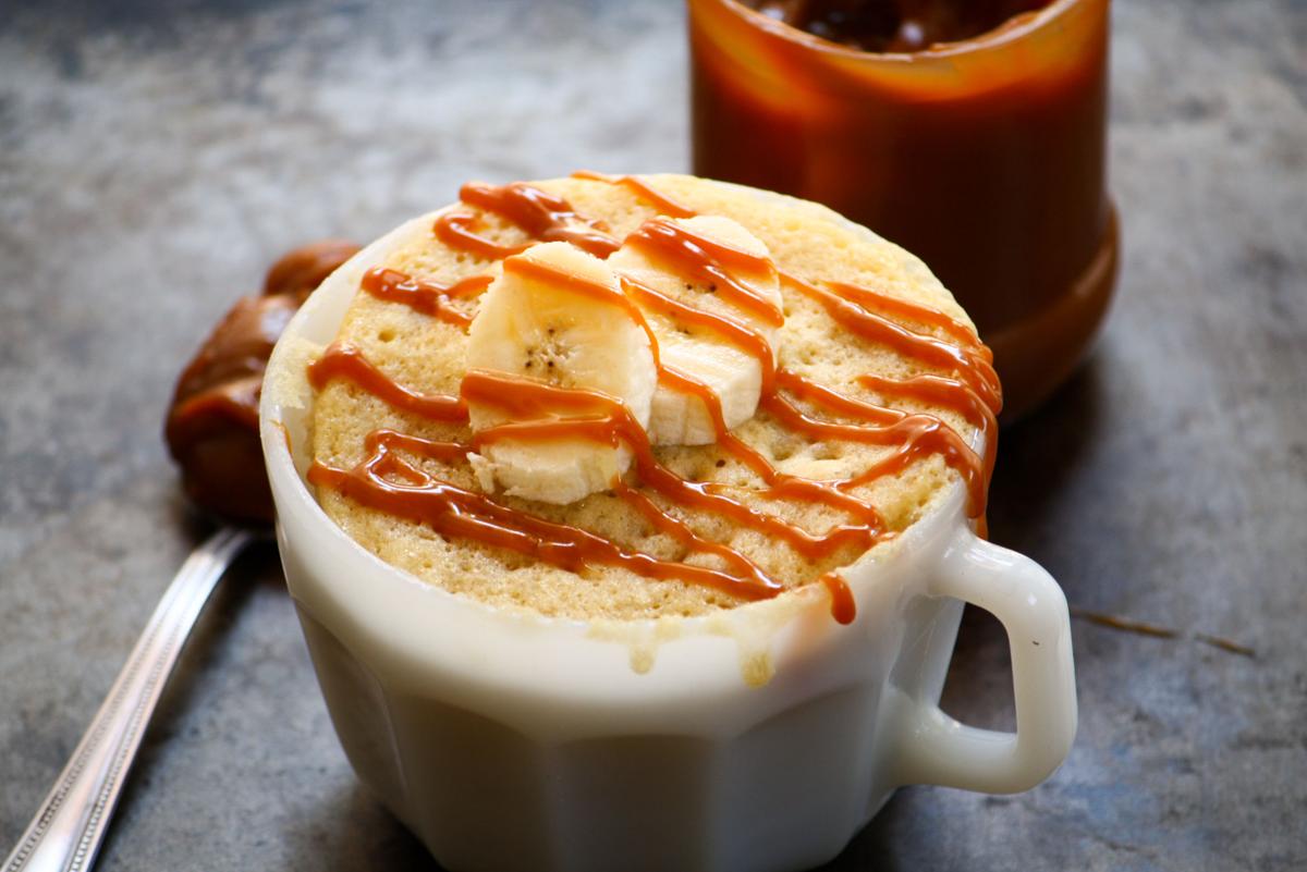 Mug cake de banana y dulce de leche