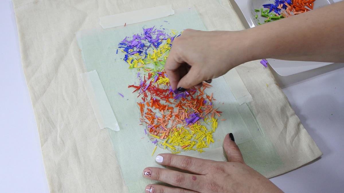 DIY RECICLAR VIRUTAS CERAS COLORES.Imagen fija008