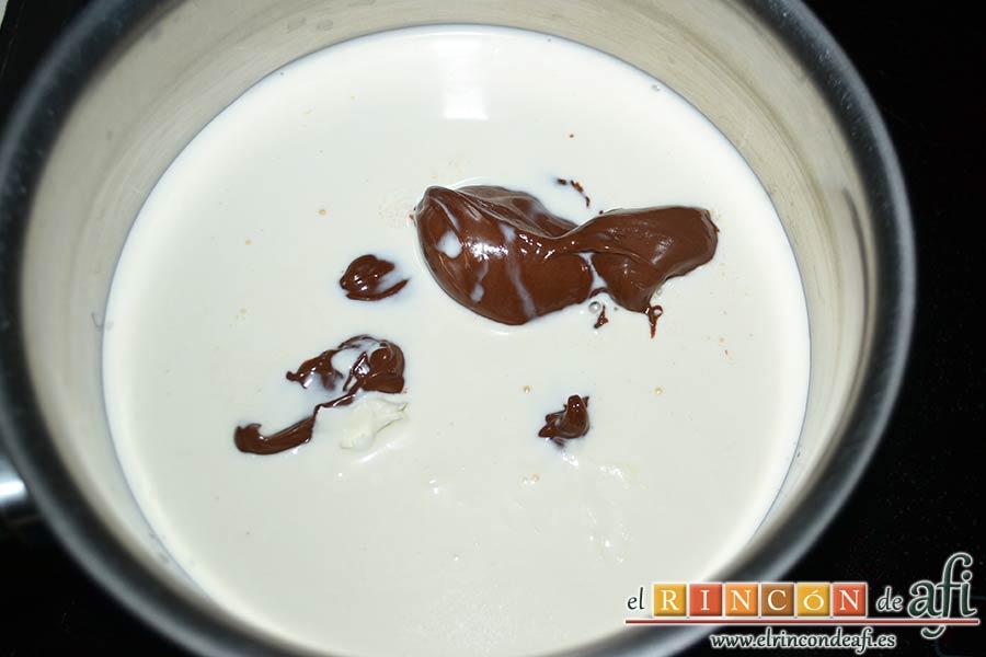 Panna Cotta de Nutella y vainilla, añadir la nata (crema de leche)