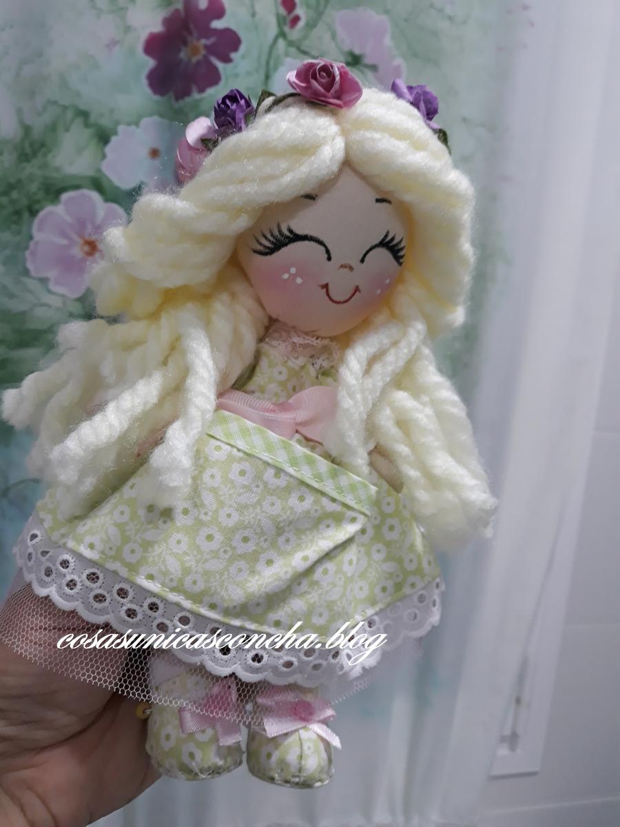 Muñeca de trapo pequeña