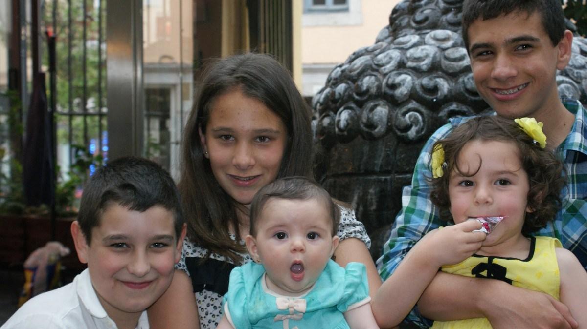 7 TIPS PARA VESTIR A TUS NIÑOS EN OCASIONES ESPECIALES Foto de %title