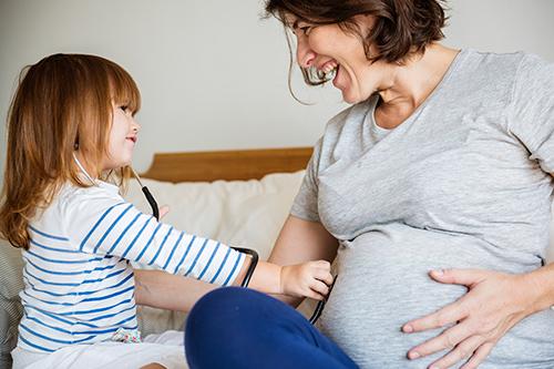 explicar a un niño de dónde vienen los bebés
