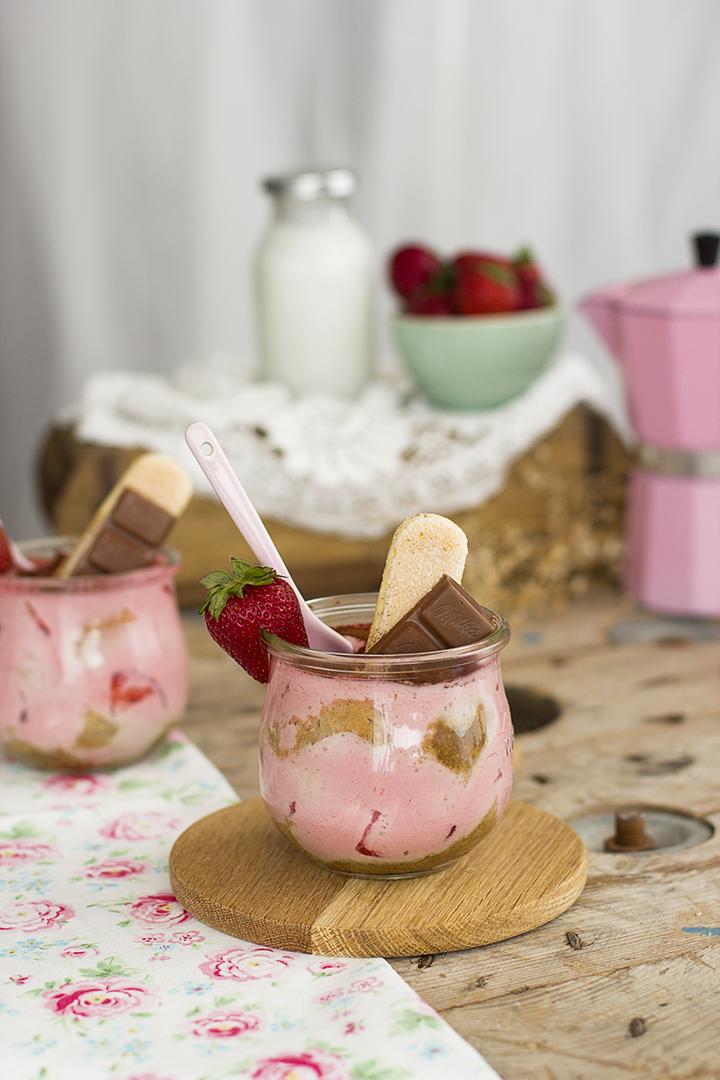 Tiramisu de fresa Receta fácil en 10 minutos saludable