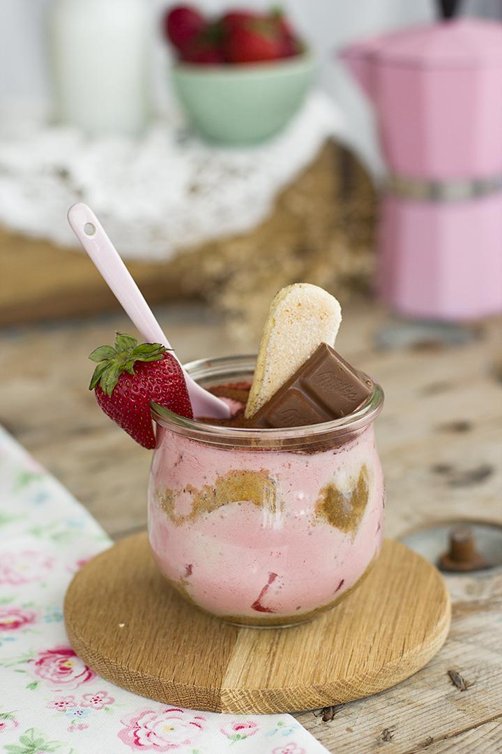 Tiramisu de fresa Receta fácil en 10 minutos saludable