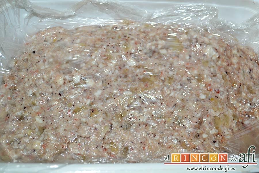 Croquetas de pulpo, poner la masa en un recipiente y tapar con film para que no forme costra